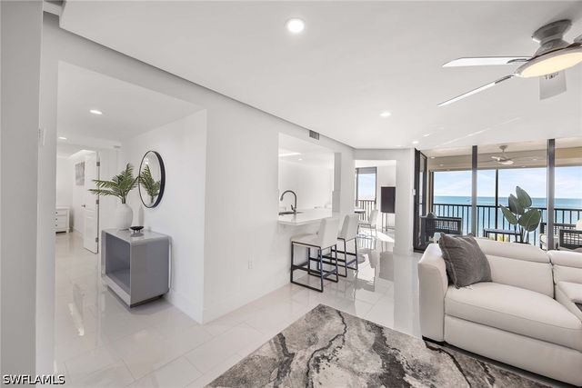10475 Gulf Shore DR 162, Naples, FL 34108
