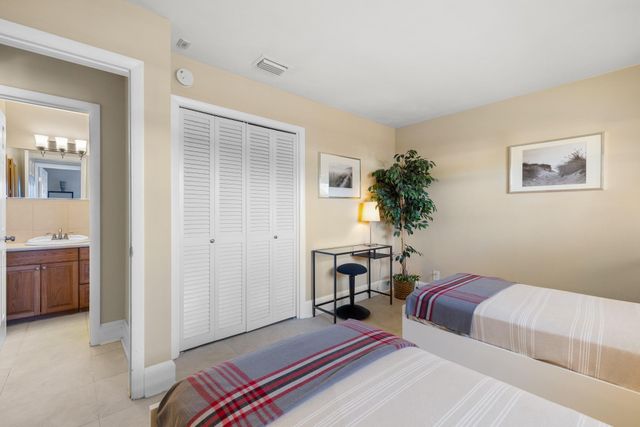 2701 NE 1st Street 106, Pompano Beach, FL 33062