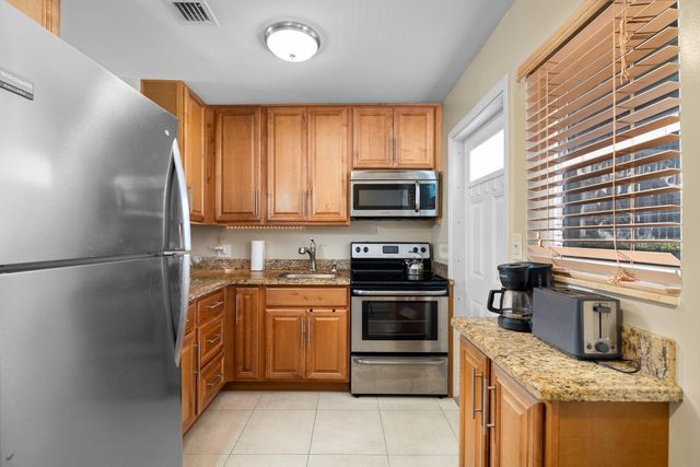 2701 NE 1st Street 106, Pompano Beach, FL 33062