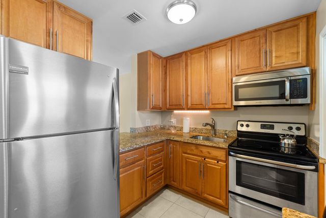 2701 NE 1st Street 106, Pompano Beach, FL 33062