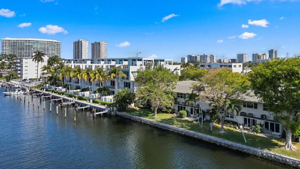2701 NE 1st Street 106, Pompano Beach, FL 33062