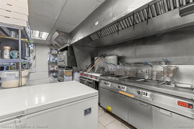 8028 N Middlebelt Road, Westland, MI 48185