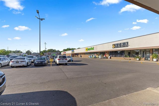 8028 N Middlebelt Road, Westland, MI 48185