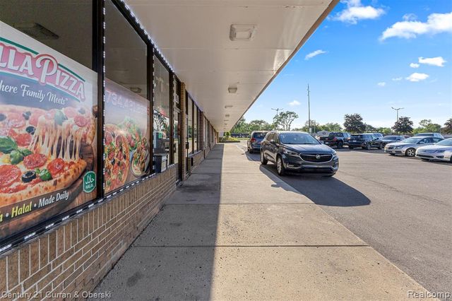 8028 N Middlebelt Road, Westland, MI 48185