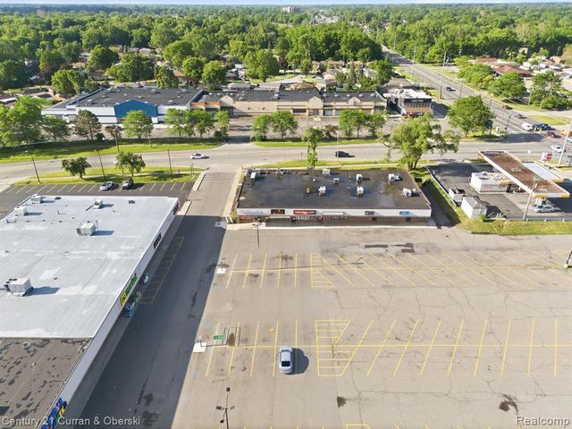 8028 N Middlebelt Road, Westland, MI 48185