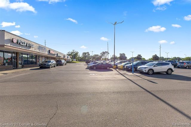 8028 N Middlebelt Road, Westland, MI 48185