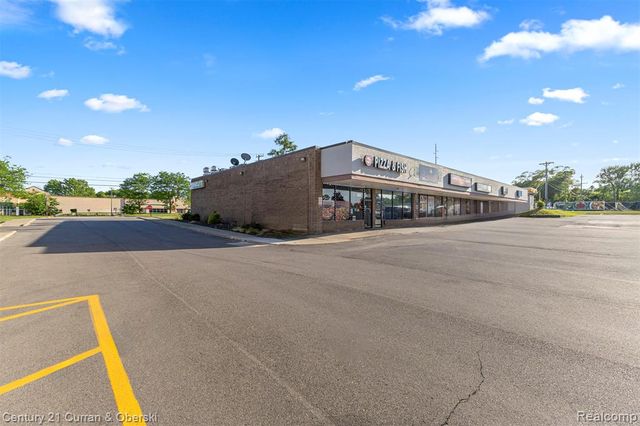 8028 N Middlebelt Road, Westland, MI 48185