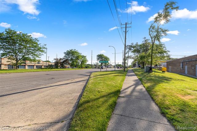 8028 N Middlebelt Road, Westland, MI 48185