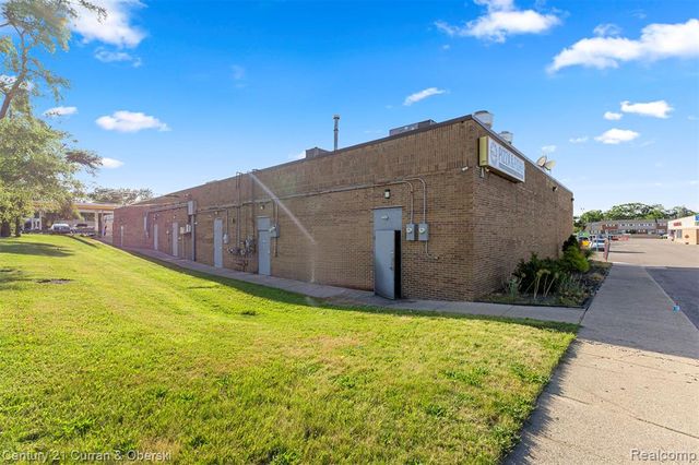 8028 N Middlebelt Road, Westland, MI 48185