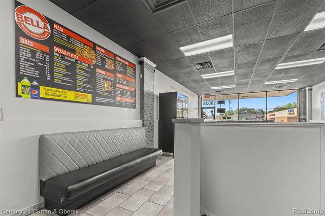 8028 N Middlebelt Road, Westland, MI 48185