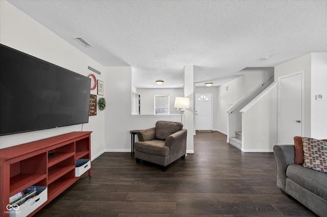 6880 W Kingston Drive, Mccordsville, IN 46055