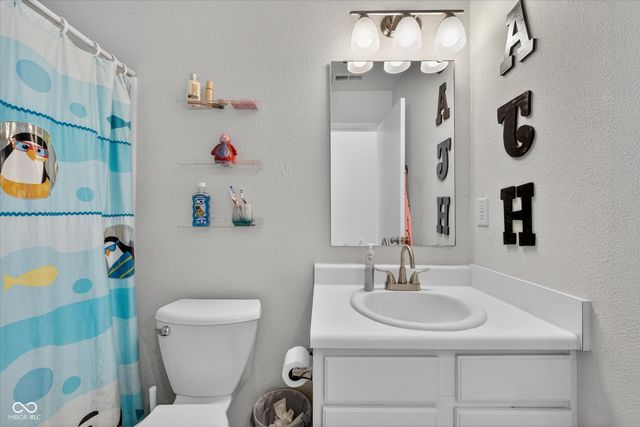 6880 W Kingston Drive, Mccordsville, IN 46055