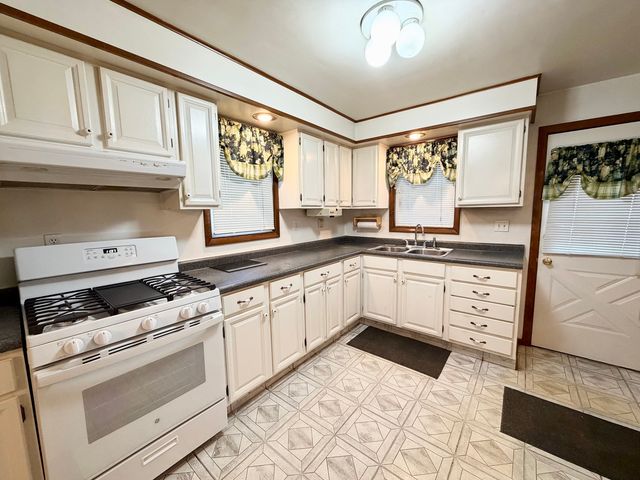 1445 Pickwick Street, Ottawa, IL 61350