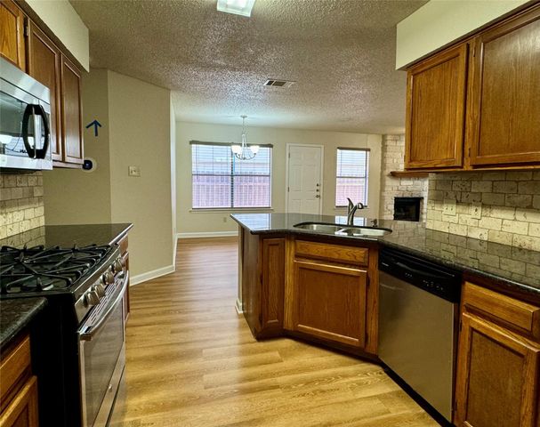 8628 Piney Creek BND, Austin, TX 78745