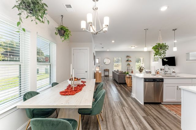 241 River Rd, Columbia, TN 38401