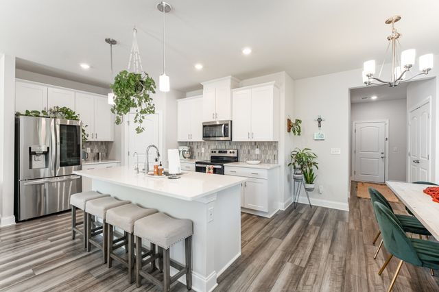 241 River Rd, Columbia, TN 38401