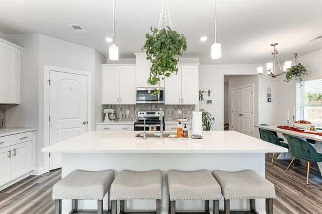 241 River Rd, Columbia, TN 38401