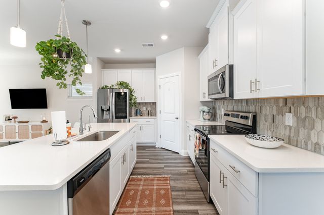 241 River Rd, Columbia, TN 38401