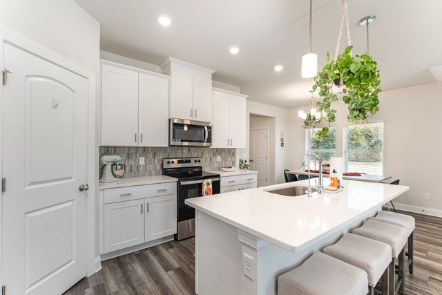 241 River Rd, Columbia, TN 38401