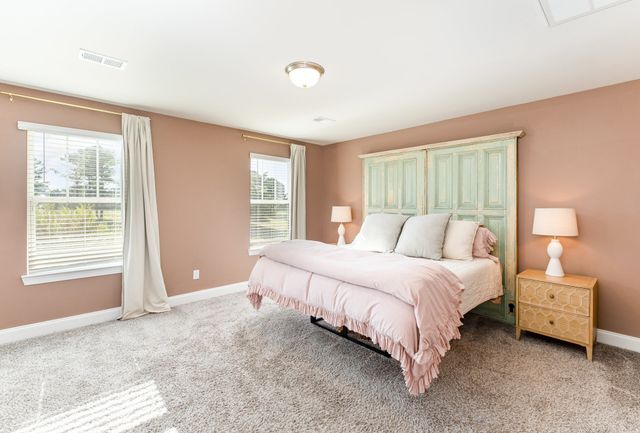 241 River Rd, Columbia, TN 38401