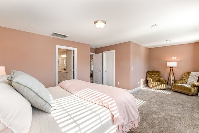 241 River Rd, Columbia, TN 38401