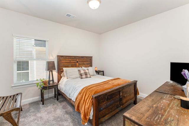 241 River Rd, Columbia, TN 38401