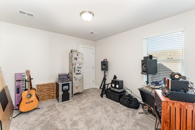 241 River Rd, Columbia, TN 38401