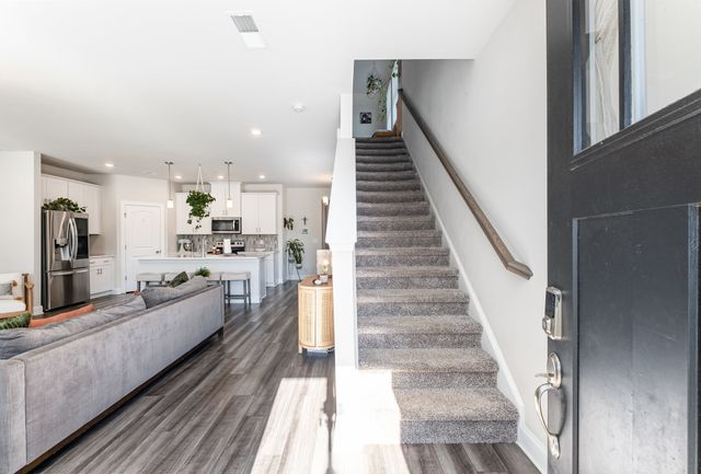 241 River Rd, Columbia, TN 38401