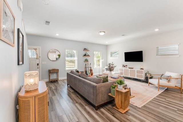 241 River Rd, Columbia, TN 38401