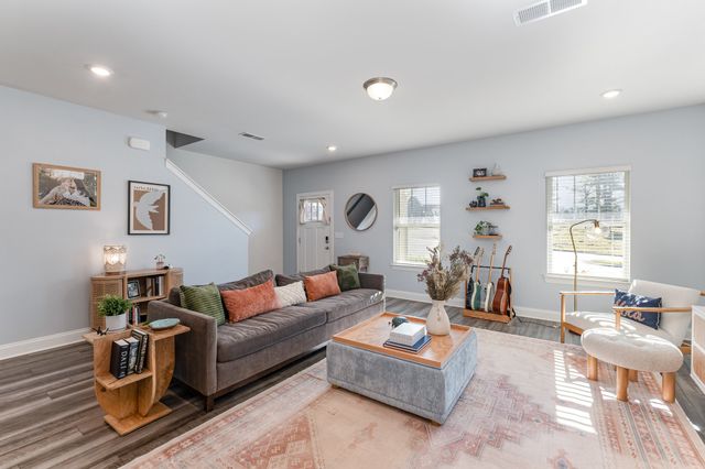 241 River Rd, Columbia, TN 38401