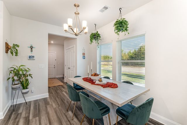 241 River Rd, Columbia, TN 38401