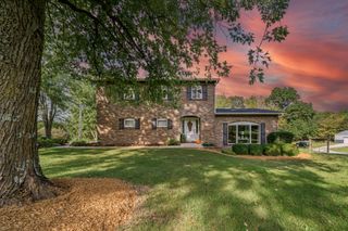 7925 S BENNETT DR, Columbia, MO 65201