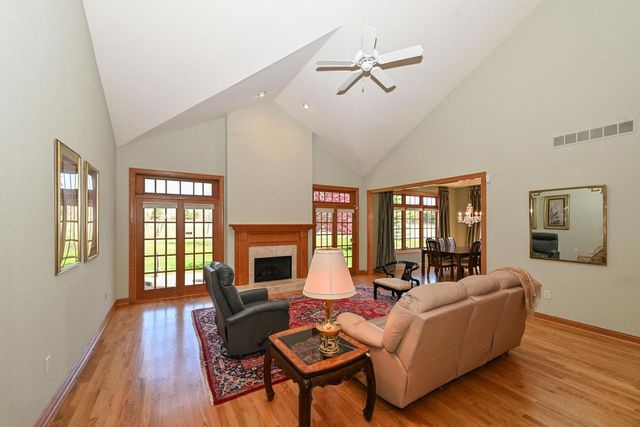 10803 Essex DRIVE, Mequon, WI 53092