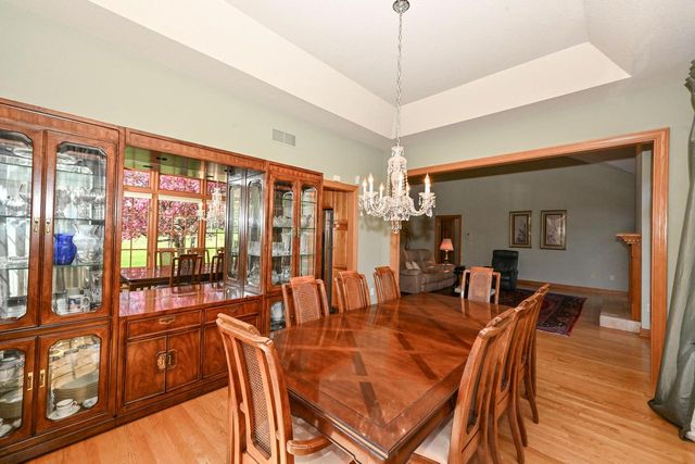 10803 Essex DRIVE, Mequon, WI 53092