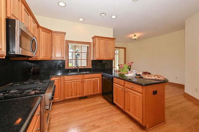 10803 Essex DRIVE, Mequon, WI 53092