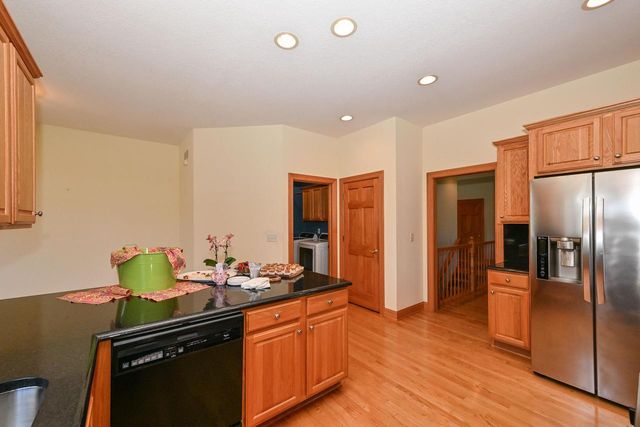 10803 Essex DRIVE, Mequon, WI 53092