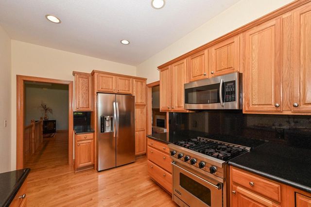 10803 Essex DRIVE, Mequon, WI 53092
