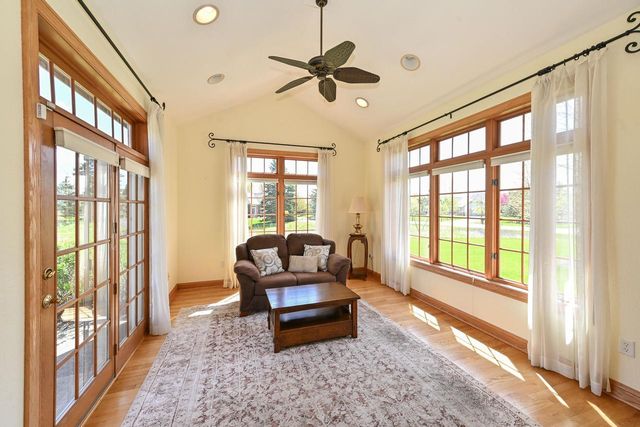 10803 Essex DRIVE, Mequon, WI 53092