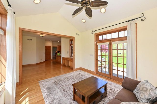 10803 Essex DRIVE, Mequon, WI 53092