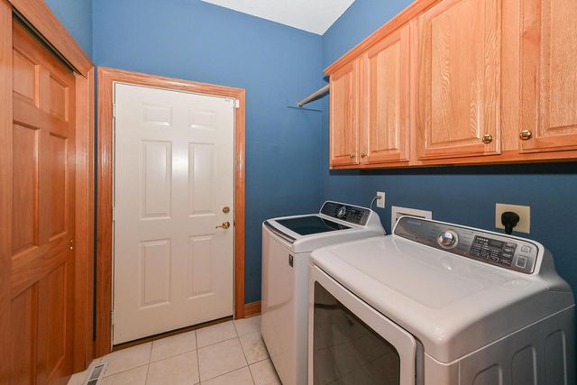 10803 Essex DRIVE, Mequon, WI 53092