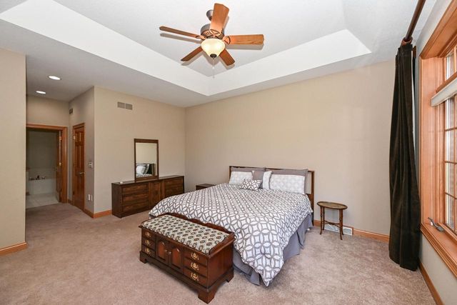 10803 Essex DRIVE, Mequon, WI 53092