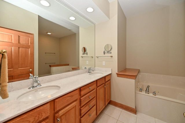 10803 Essex DRIVE, Mequon, WI 53092