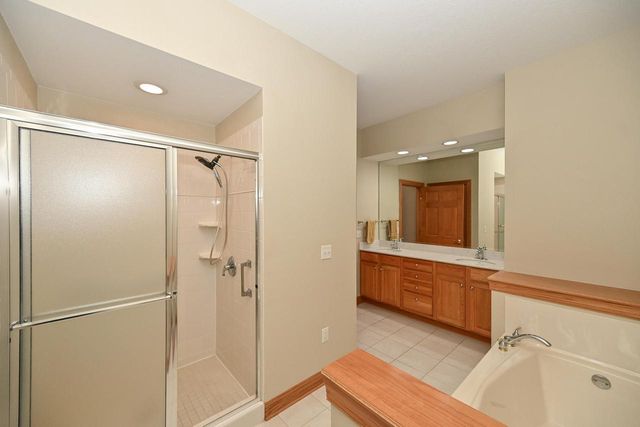 10803 Essex DRIVE, Mequon, WI 53092