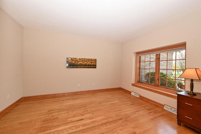 10803 Essex DRIVE, Mequon, WI 53092