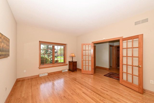 10803 Essex DRIVE, Mequon, WI 53092