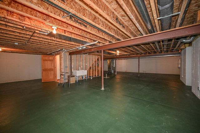 10803 Essex DRIVE, Mequon, WI 53092