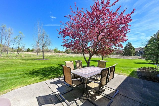 10803 Essex DRIVE, Mequon, WI 53092