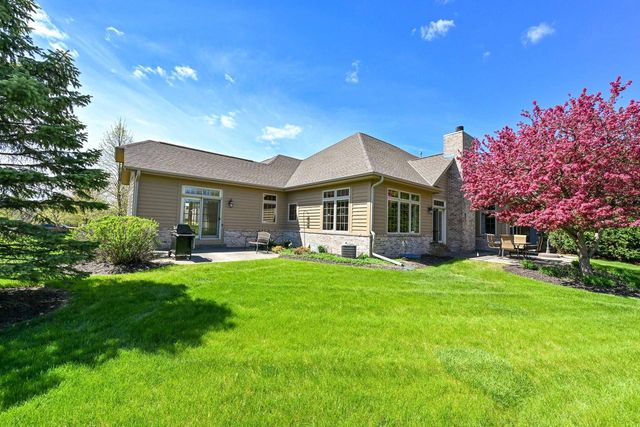 10803 Essex DRIVE, Mequon, WI 53092