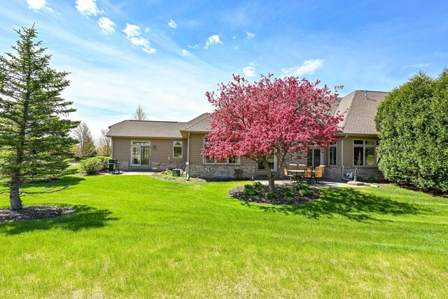 10803 Essex DRIVE, Mequon, WI 53092