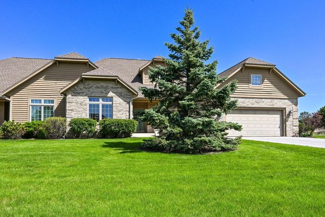 10803 Essex DRIVE, Mequon, WI 53092
